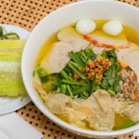 Rice Noodle Or Egg Noodle Soup With Wonton / Hu Tieu Hoac Mi Hoanh Thanh · 