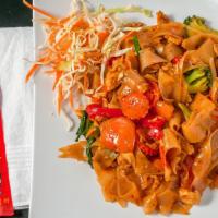 #32. Drunken Noodle · Has natural spice. Stir-fried wide rice noodles, eggs, basil, bell peppers, onions, tomatoes...