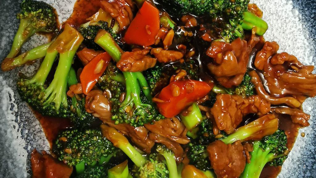 Beef Broccoli 芥蘭牛 · Beef saute with broccoli, serve with steam rice