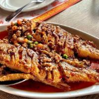 干烧黄花鱼   Fried Croaker · Spicy. Deep fried croaker fish served in chill oil glazed serving plate with an assortment o...