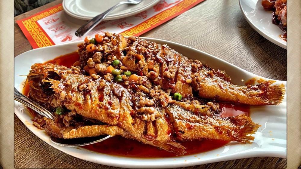 干烧黄花鱼   Fried Croaker · Spicy. Deep fried croaker fish served in chill oil glazed serving plate with an assortment of vegetables.