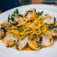 Linguine & Clams · Fresh clams & garlic in a white or red sauce.