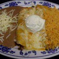 Combo Tamales Chicken  · 2 tamales with rice refried beans covered with sauce and cheese and cream