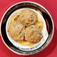 Steam Beef Ball(3Pcs)牛肉球 · Meatball made of minced beef and cilantro, with water chestnut to add texture