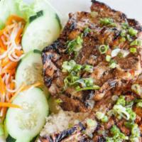 Com Suon Nuong · Grilled pork chop on steamed rice.