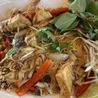 Hu Tieu Xao Pad Thai · Stir fried rice noodle with shrimp, chicken, beef, bean sprouts, onions basil.
