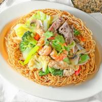 Mi Xao Don Thap Cam · Stir-fried crunchy egg noodle with beef, shrimp, chicken and vegetables.
