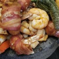 Mariscada Caliente · Sautéed seafood; shrimp, octopus, calamari, scallops, fish, and crab legs.