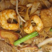 House Fried Cantonese Flat Noodle (Beef, Chicken, Shrimp, Pork) · 