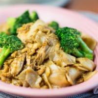 Phad See-Ew · Thai rice noodles with bean sprouts, green onion and egg stir-fried in phad Thai sauce and s...