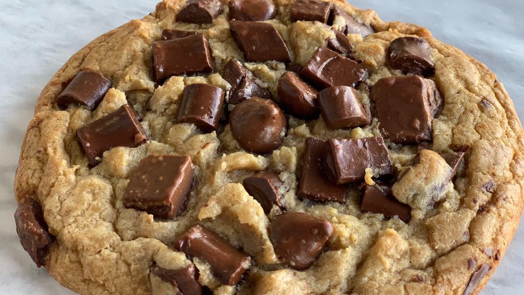 Hershey'S Triple Chocolate Cookie · Our irresistible, sumo triple chocolate chip cookie is packed with Hershey's chocolate!