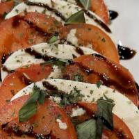 Caprese Salad · Fratelli's favorites.
House-made mozzarella, tomato, fresh basil, balsamic reduction, olive ...