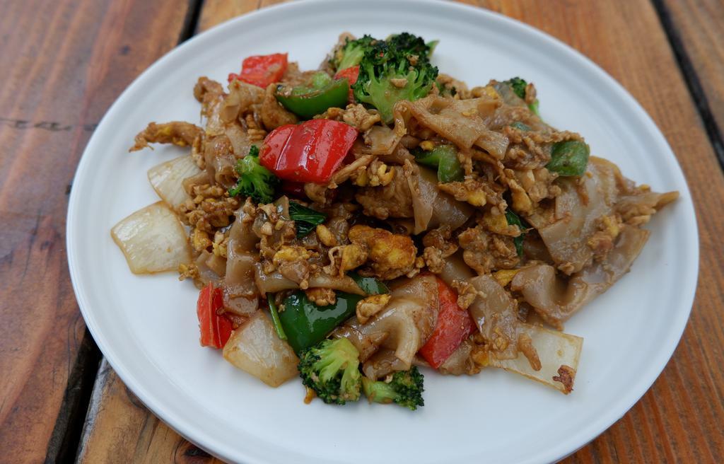 Pad Kee Mao · Fresh wide size rice noodles with egg, onion, bell pepper, sweet basil and broccoli.