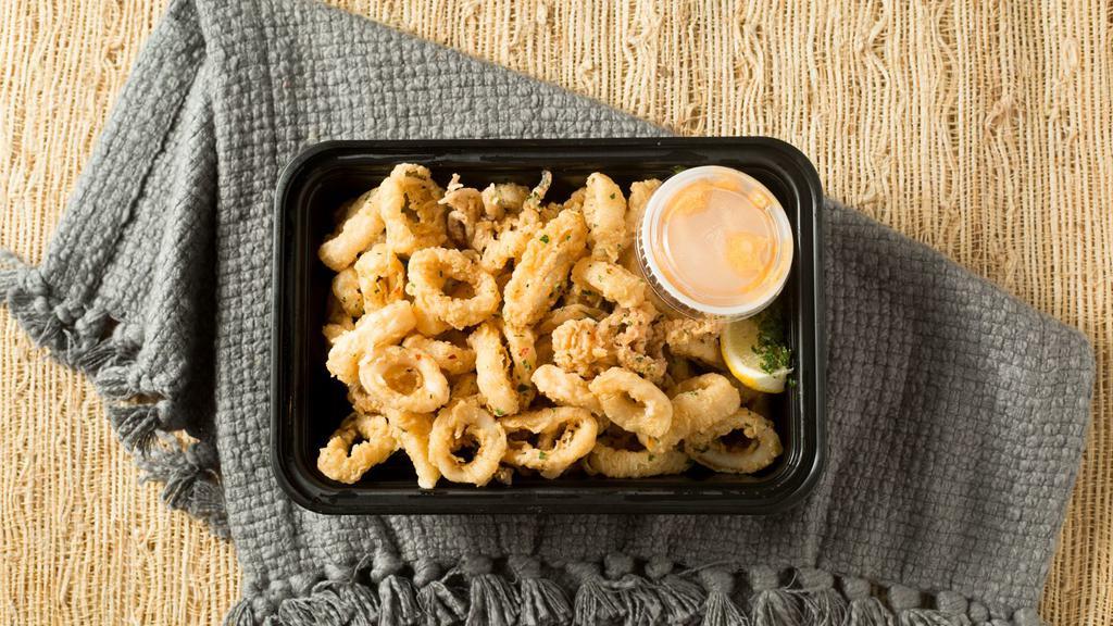 Frittura Di Calamari E Gamberi · calamari and shrimp lightly fried with marinara sauce