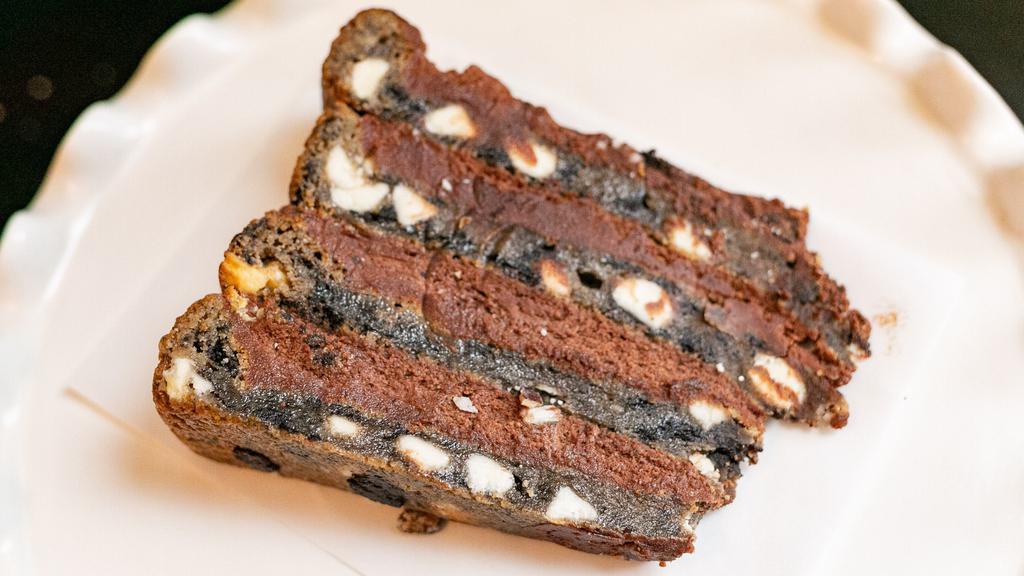Cookies & Cream Slice · A slice of our cookies and cream cookie cake!
