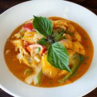 Mango Curry (Seasonnal Price) · Mild. Choice of protein with mango, bell peppers, basil leaves, peas and carrots in red curry.