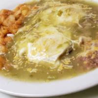 #6 Huevos Rancheros · 2 huevos sobre tortilla de maíz cubiertos con chile y queso, papas y frijoles. / 2 eggs over...