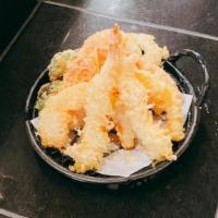 Mixed Tempura · Two pieces deep fried prawns and four pieces vegetable.