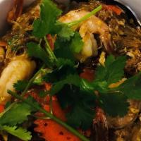 Shrimp Vermicelli Paradise · Shrimp, bean vermicelli (glass noodle), yellow curry powder, egg, lettuce, green onion, carr...