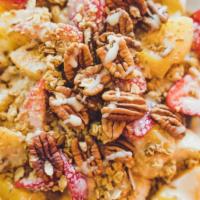 Escamocha · Fruit salad topped with granola walnuts and sweet condensed.