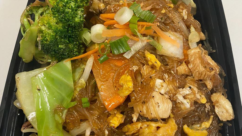 Pad Woon Sen · Glass noodles, mushroom, onions, cabbage, and carrots.