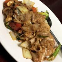 Pad Kee Mao · Stir-fried fresh flat/wide rice noodles with egg, broccoli, tomatoes, bell peppers, onions, ...
