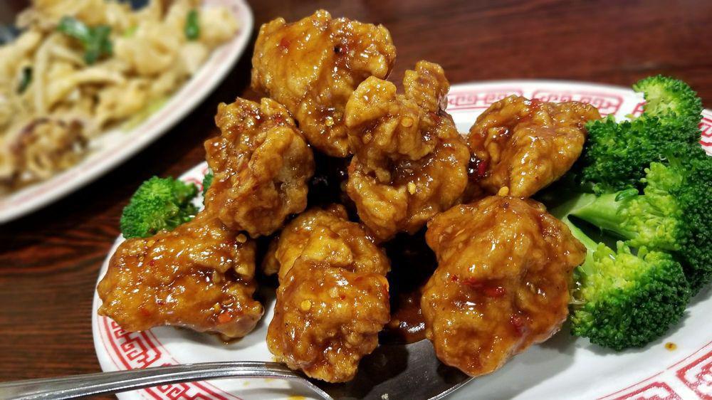 General Tso'S Chicken · Spicy. General tso's favorite dish, tender chunks of boneless chicken cooked with general tso's sauce.