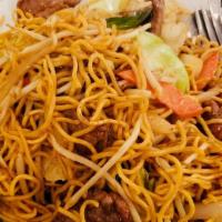 Beef Chow Mein · sliced beef &vegatable stire-fried with egg noodle (crispy noodle or soft noodle )