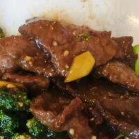  Beef  & Broccoli西兰花牛肉超值午餐 · This is lunch combo, come with steam rice . Please note us  your side   choice of one of fol...