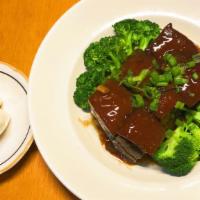 Braised Pork Belly 秘制东坡肉  · BRAISED PORK BELLY SERVING WITH 3 BUN AND SIDE OF BROCCOLI
