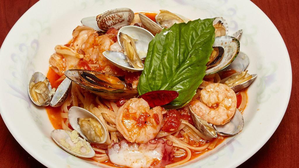 Linguini Seafood Pescatore · Shrimp,calamari,octopus,green mussels and manila clams with tomato sauce.