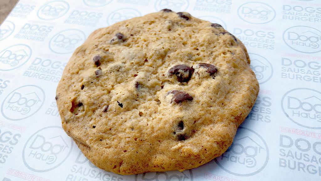 Cookie · Your choice of chocolate chip, royale or white chocolate macadamia nut - fresh baked every morning.