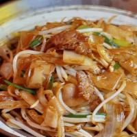 Beef Chow Fun 干炒牛河 · Option of Gluten-Free. rice noodles w/beef, bean sprout, onion, green onion.