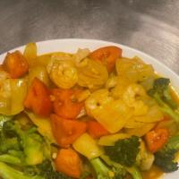 Curry Shrimp With Tomato  咖哩虾 · Hot and spicy. Sauteed shrimp with broccoli tomato, white onion in yellow curry sauce.