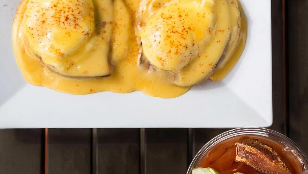 Traditional Benedict · English muffin, cured ham, poached eggs & creamy hollandaise