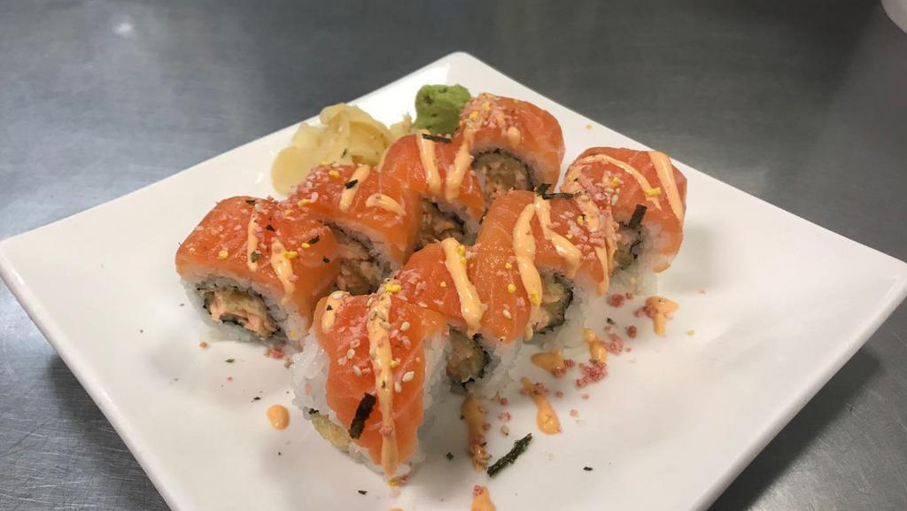 M16 Roll · Tempura salmon and crunchy flakes roll topped with fresh salmon and house sauce.