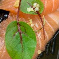 Salmon Pop-Rocking · 6 pieces of Fresh Salmon, Citrus Light Soy Sauce, Micro Green, and Pop Rock Crystal