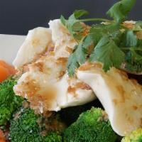 Garlic Chicken · Sautéed meat or tofu with fresh garlic served on a bed of steamed broccoli