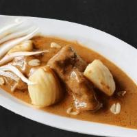 Massaman Curry · Massaman curry with coconut milk, potatoes, onion, peanuts, served with meat or tofu
