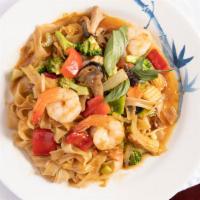 Pad Kee Mao( Spicy Level 1-5) · Flat noodle pan fried with egg, onion, broccoli, carrots, celery, bell peppers, baby corn, g...