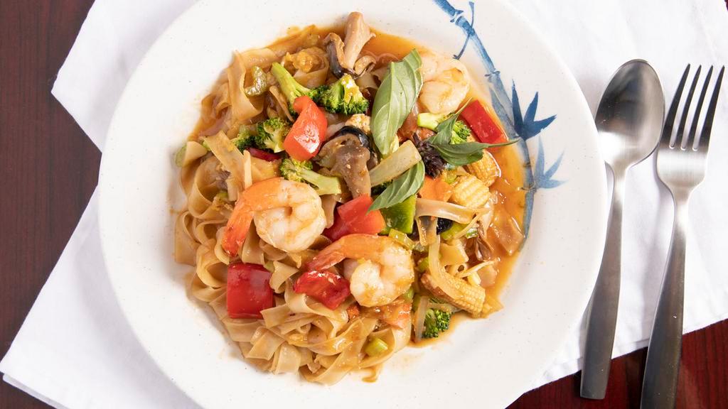 Pad Kee Mao( Spicy Level 1-5) · Flat noodle pan fried with egg, onion, broccoli, carrots, celery, bell peppers, baby corn, garlic, basil leaves, mushrooms, and hot chili peppers.