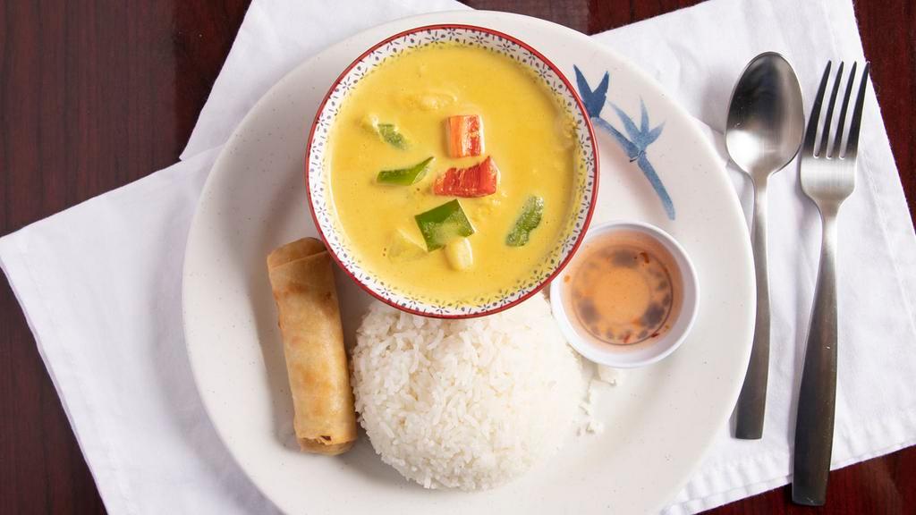 Yellow Curry · Curry with coconut milk, potatoes, and bell peppers.