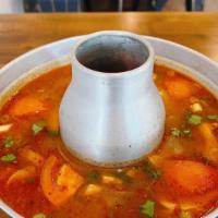 Tom Yum (Gf) · Spicy and sour soup with tomato, mushroom, lemongrass, cilantro,green onions and onions.