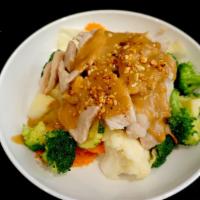 Pra Ram (Gf)(Vg) · Steamed broccoli, carrot, cabbage and corn on topped with peanut sauce.