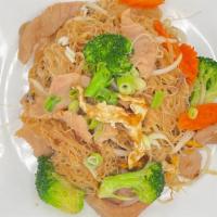 Pad Mhee · Gluten free. Vermicelli, egg, bean sprout, carrot, and broccoli