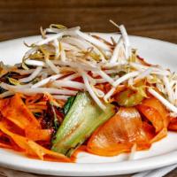 Drunken Noodles  · Fresh wide rice noodle stir fried with spicy chili sauce, basil leaves, and bean sprouts.