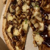 Bbq Chicken Pizza · Roasted chicken, fresh mozzarella, bbq sauce, green onions.