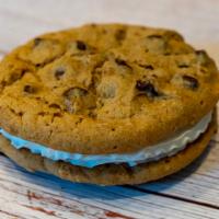 Mini Cookie Sandwich · A bite-size version of our Cookie Sandwich, made with Nibblers! 
160 calories.