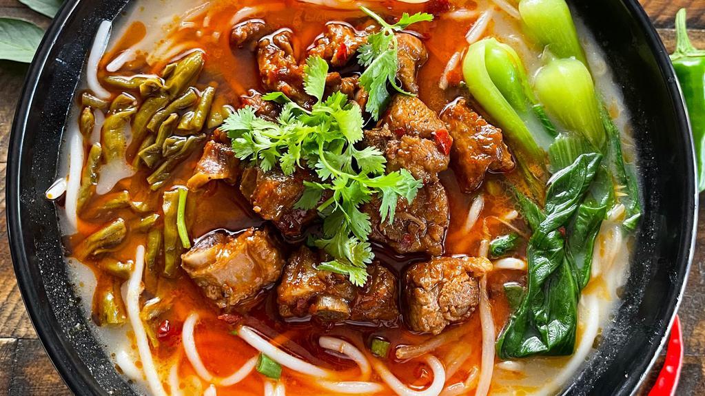 Braised Pork Ribs With Rice Noodle In Soup · 红烧排骨米线