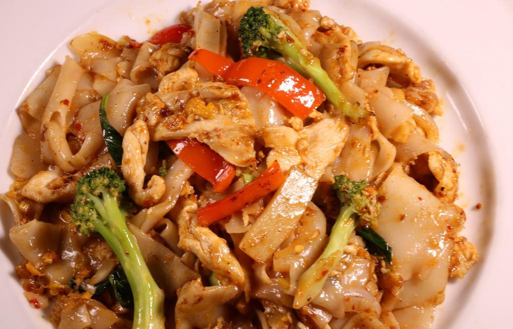 Phad Kee Mao · Drunken noodles. Wide rice noodle with egg, chili paste, onion, bell pepper, bamboo shoot, basil, and broccoli. Served with your choice of meat.